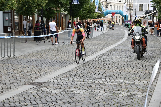 赛让人们看 赛让人们看